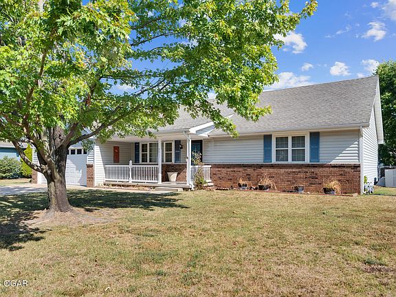 2nd image of 3411 Ridge Dr
