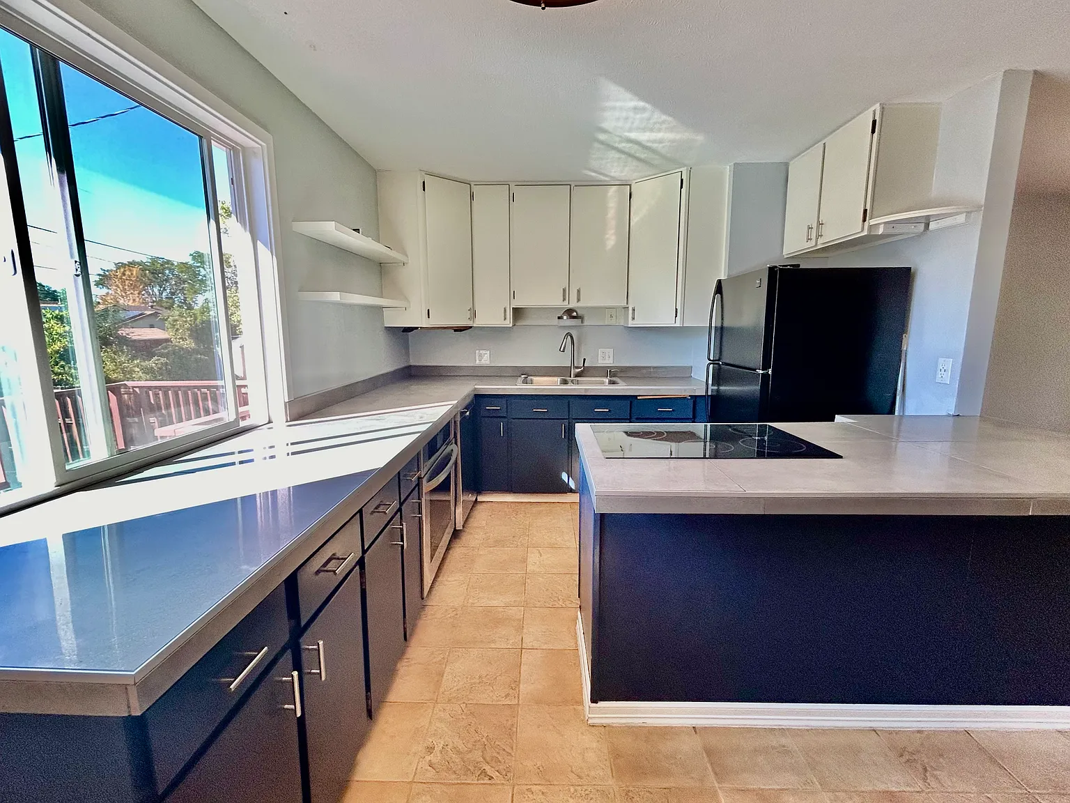 4 bed, 2000 sqft, $3,400 — Photo 2