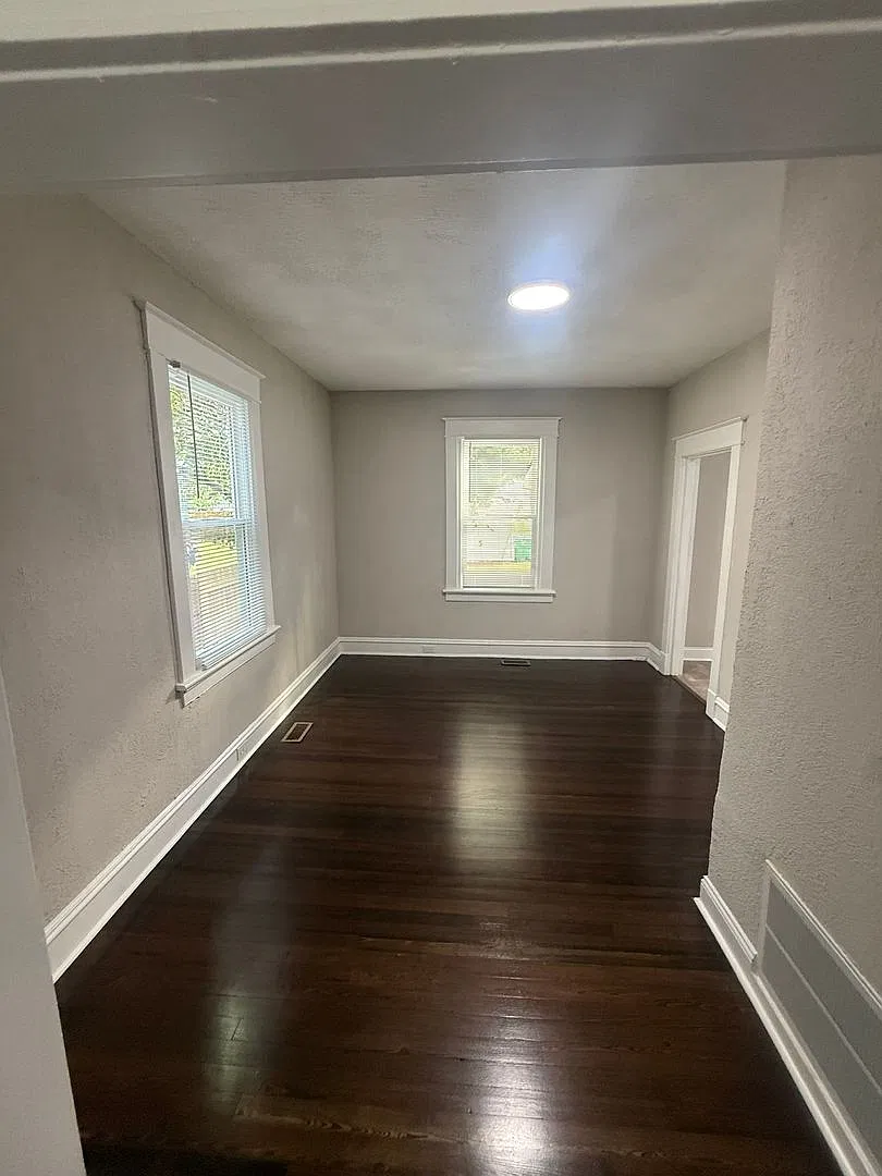 3-bedroom 1 full bath 1 half bath home — Photo 4