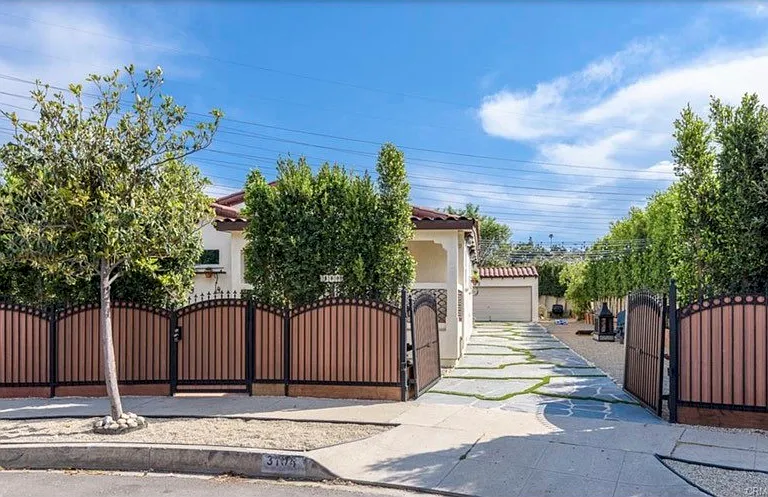 3104 1/2 Hollydale Dr — Photo 1