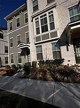 3 bed, 3.5 bath, 2128 sqft, $2,900 — Photo 3