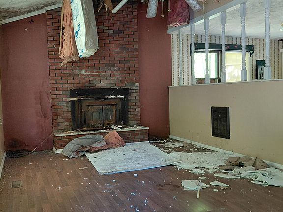 4th image of 19905 Grapevine Rd