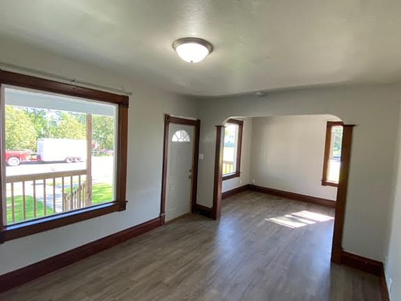 5th image of 609 Menasha St #609