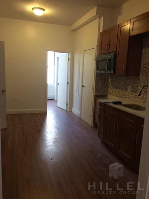 Rented by Hillel Realty Group | media 35