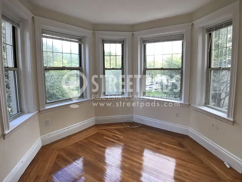Studio, 400 sqft, $2,100 — Photo 2