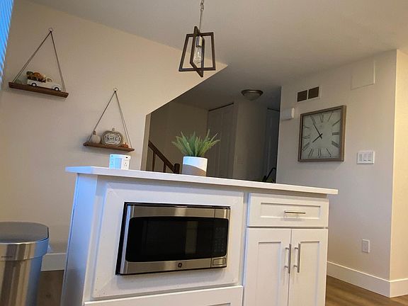 in island microwave, quartz countertops