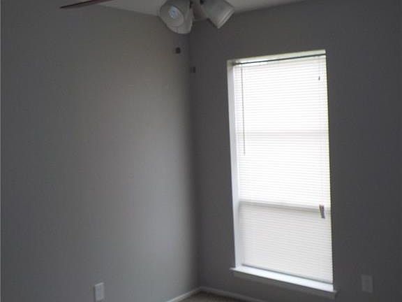 5th image of 14915 Oakwood Ln