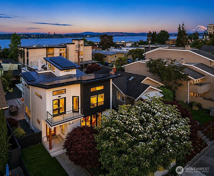 3rd image of 2042 42nd Avenue E