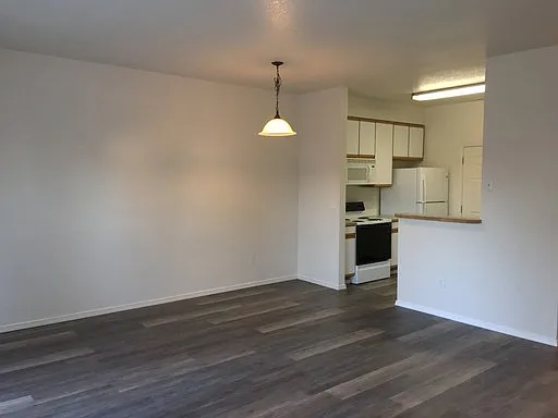 2002 SW Canyon Dr #15 — Photo 5
