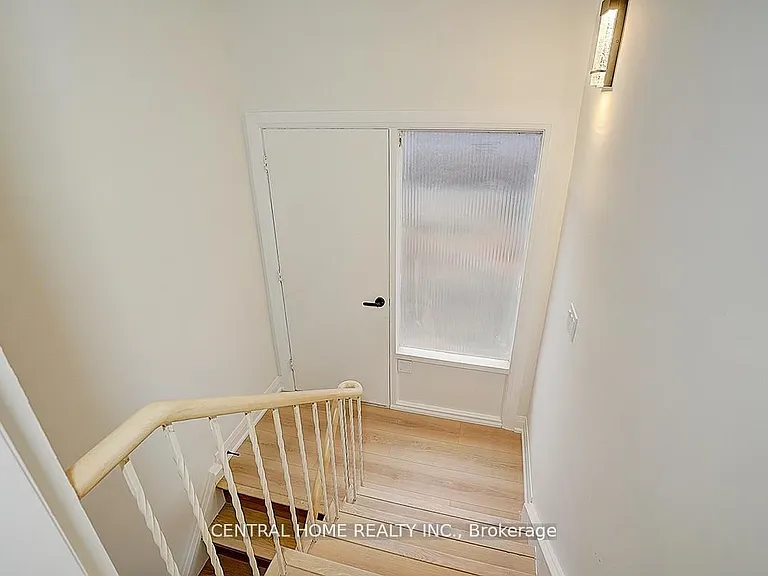 50 Sherwood Forest Dr #LOWER — Photo 3