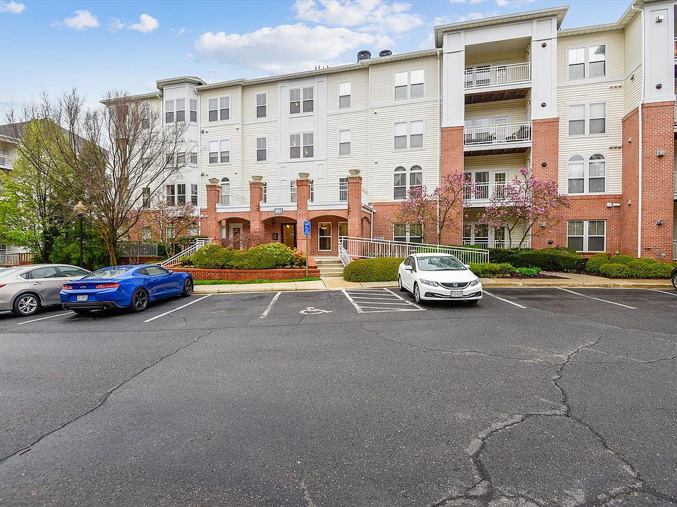 1st image of 2931 Deer Hollow Way Unit 102
