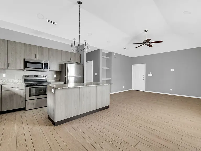 2704 E Eisenhower Ave — Photo 6
