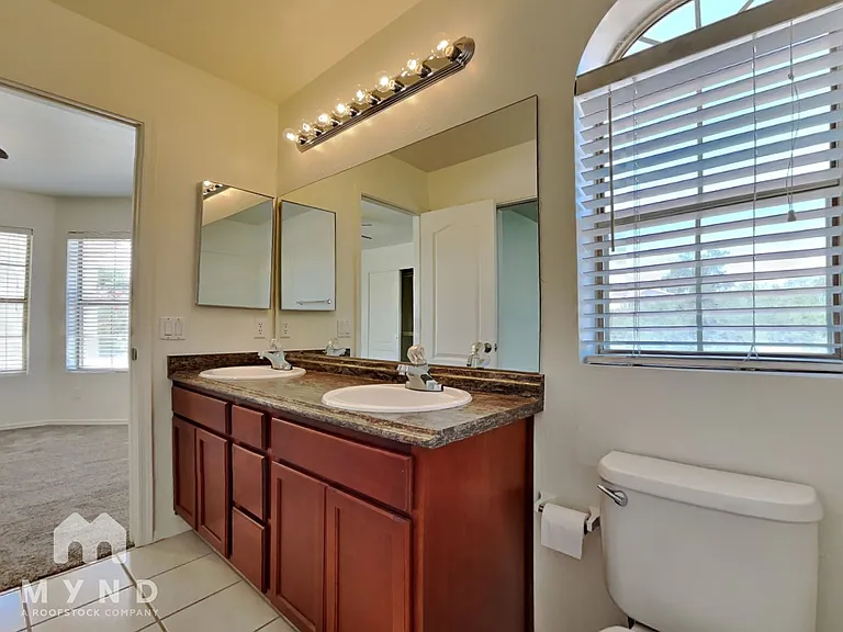 137 S Nightfall Ave — Photo 25
