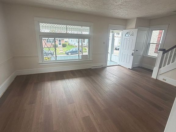 5th image of 2816 Perry St