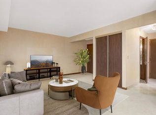 888 Nancy Cir, Shoreview, MN 55126