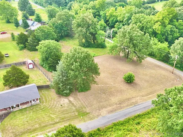 S Beal St, Whitefield, OK 74472