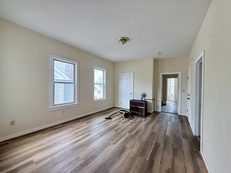 7 Cottage St #2 — Photo 1