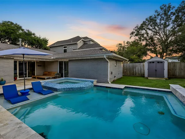 8422 Academy St, Houston, TX 77025