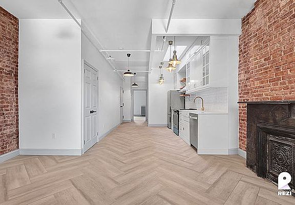 3rd image of 163 W 126th St #3