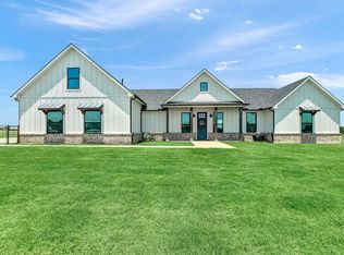 951 Sedalia Rd, Van Alstyne, TX 75495