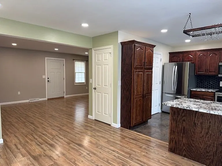 335 Cindy Dr — Photo 6