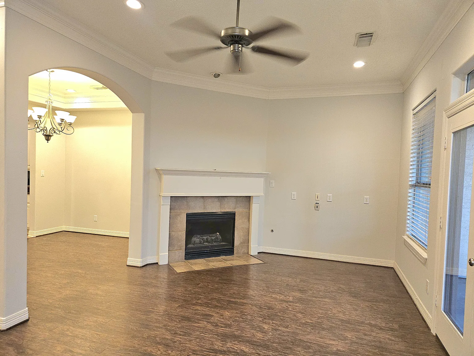 3 bed, 2.5 bath, 2480 sqft, $2,850 — Photo 4