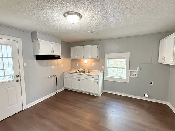 3rd image of 433 Dixie Rd
