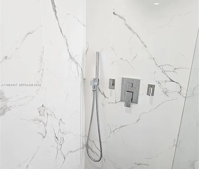 1861 NW North River Dr #11 — Photo 31