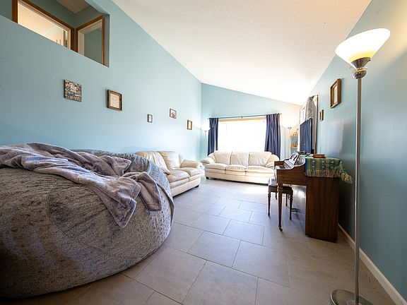 3rd image of 8001 Vincent Cir N