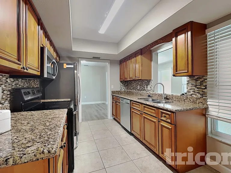 6160 Rockefeller Ave — Photo 4