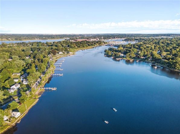 166 New Meadow Rd, Barrington, RI 02806