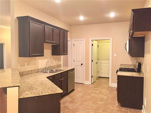 5th image of 975 Woodsprings Ct