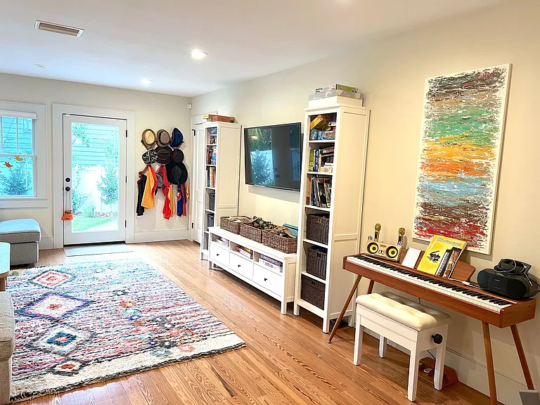 553 Scotland St — Photo 12