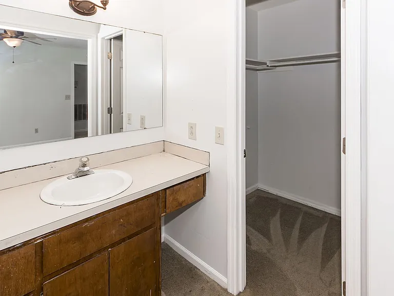305 Chessington Cir — Photo 18