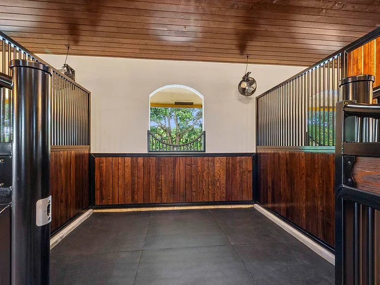 4985 Stables Way — Photo 57