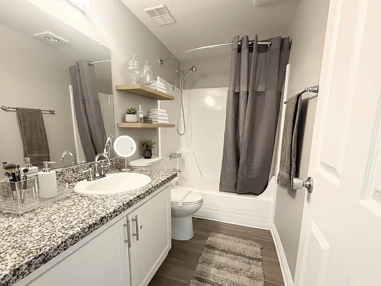 Serena Vista Apartment Homes — Photo 29