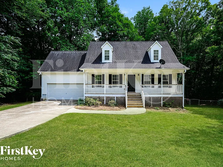 724 Westbury Dr — Photo 1