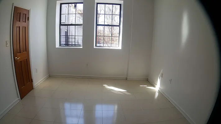 Rented by Sprint Realty | media 15