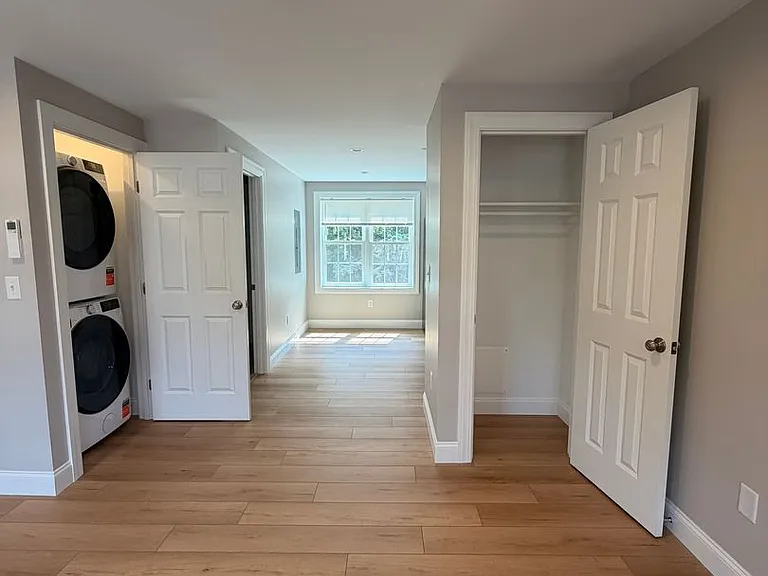439 Main St — Photo 17