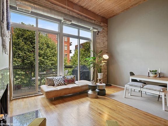 4th image of 2333 W Saint Paul Ave APT 323