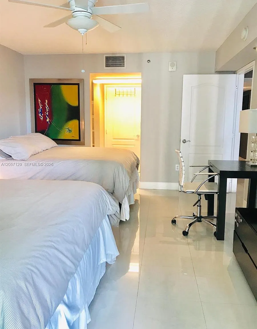 The Club At Brickell Bay — Photo 4