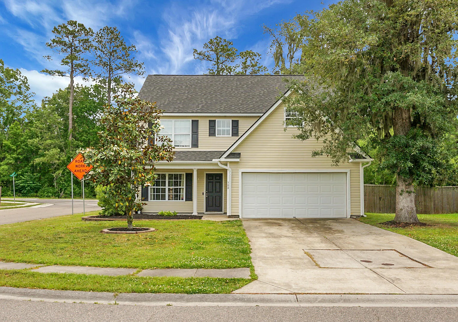 5 bed, 3.5 bath, 2163 sqft, $2,400 — Photo 2