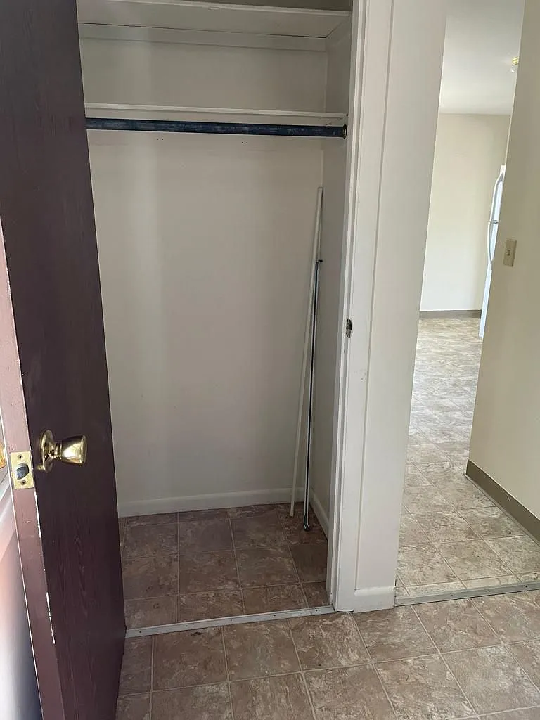 2 bed, 1.5 bath, 1300 sqft, $2,000 — Photo 2
