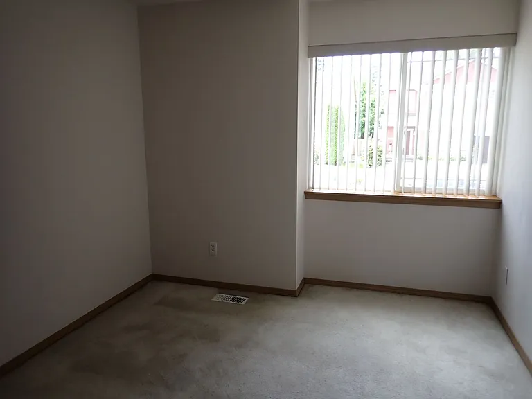 11911 130th St E — Photo 11