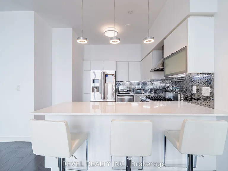 150 E Liberty St #Penthouse 3 — Photo 9