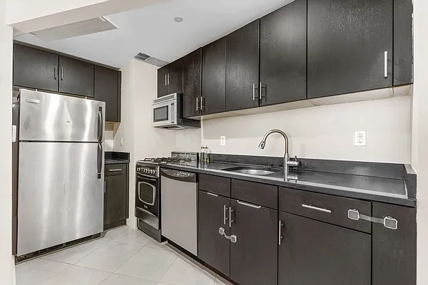 Rented by Douglas Elliman | media 15