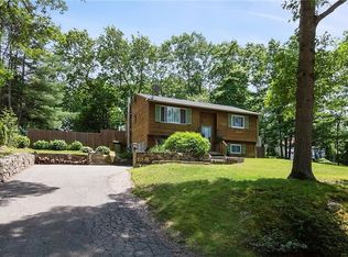 12 Canterbury Dr, Bradford, RI 02808