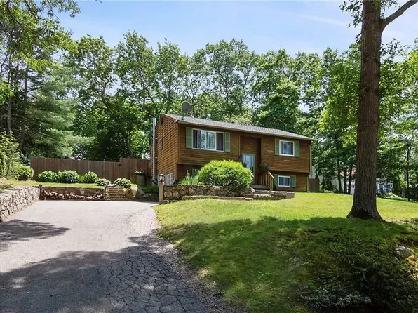 12 Canterbury Dr, Bradford, RI 02808