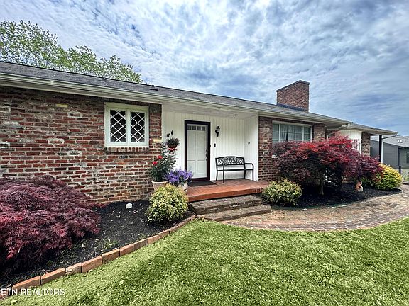 3rd image of 2802 Mineral Springs Ave