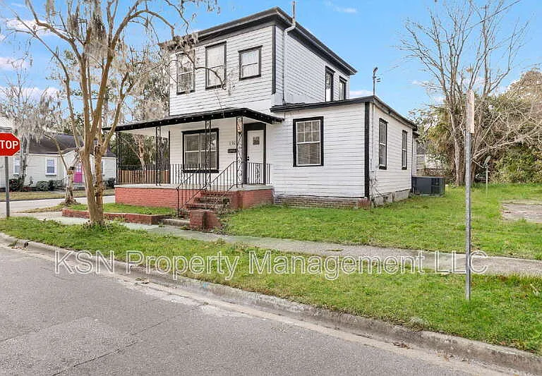 1921 Reynolds St — Photo 1
